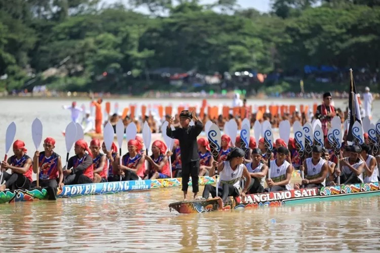 Pacu Jalur 2025 Diprediksi Gerakkan Ekonomi Rp75 Miliar, Viral Berkat Tren Aura Farming di TikTok